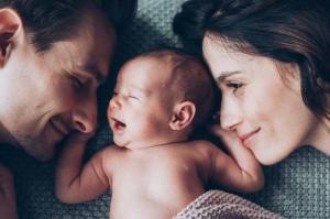 नवजात शिशु को देखने के लिए TOP-4 सर्वोत्तम प्रक्रियाएँ: माताएँ ध्यान दें