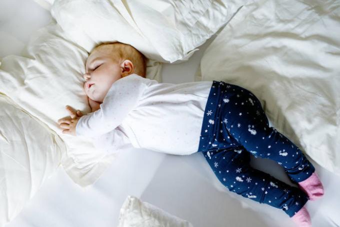 कितना सो जाना चाहिए एक बच्चे: एक उपयोगी तालिका