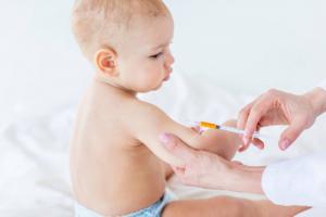 कैसे टीकाकरण के लिए अपने बच्चे को तैयार करने के लिए: डॉ Komarovsky की सलाह