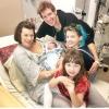 मिली जोवोविच ने अपने तीसरे बच्चे को जन्म दिया: एक खुशहाल परिवार को वेब पर दिखाया गया