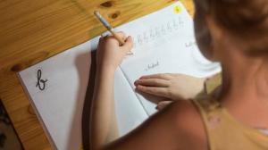 यदि आपका बच्चा त्रुटियों के साथ लिखता है तो क्या करें: 5 सहायक टिप्स