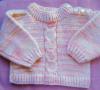 Knit सुई एक बांधनेवाला पदार्थ कंधे के साथ बच्चों के लिए स्वेटर: texte
