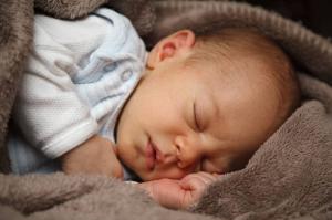 5 स्थितियों में, जहां आप बच्चों की नींद पर एक सलाहकार की मदद के बिना ऐसा नहीं कर सकते
