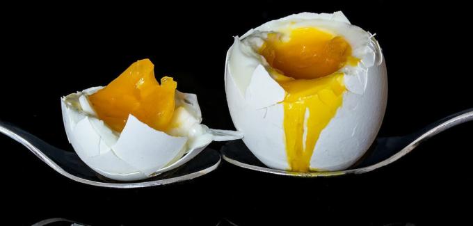 उबले अंडे - मुलायम में अंडे उबला हुआ
