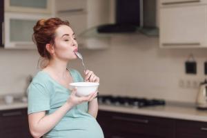 कैसे गर्भावस्था के दौरान बहुत अधिक वजन हासिल करने के लिए नहीं: मूल्यवान सिफारिशों के 5
