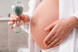 चालीस के बाद प्रसव: आपको देर से गर्भावस्था के बारे में क्या पता होना चाहिए और इसके लिए कैसे तैयारी करनी चाहिए