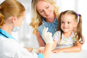फिर से टीकाकरण: टीका लगाया जाना क्यों, और क्या बाधित बच्चों