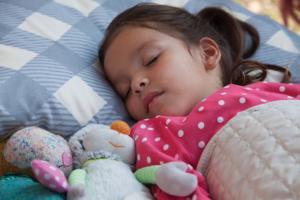 कैसे बच्चों में बिस्तर गीला करने की परेशानी के बिना समस्या का समाधान