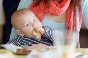 कैसे बच्चों के भोजन में रोटी दर्ज करने के लिए: खिला नियम