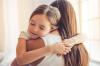 अक्सर अपने बच्चों को क्यों गले बच्चे के लिए महत्वपूर्ण हैं गले