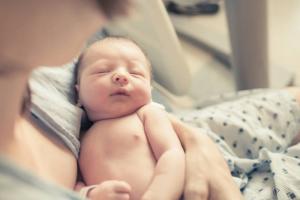 क्यों अस्पताल में एक नवजात शिशु एक विटामिन पेश करने की पेशकश की है?