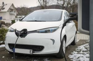 यूक्रेन में, एक बड़ा परिवर्तन इलेक्ट्रिक कारों, नए नियमों और कानूनों के बारे में आ रहा है
