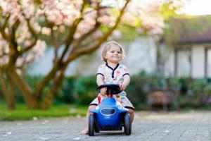 परिवहन में बह: कैसे अपने बच्चे को मदद करने के लिए आसानी से ले जाने के लिए सड़क