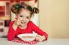 बच्चे बालवाड़ी में खाने के लिए मना कर दिया: शीर्ष 5 संभावित कारणों और समाधानों