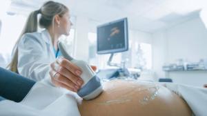 गर्भवती महिलाओं के लिए मुफ्त सेवाएं: चिकित्सा गारंटी कार्यक्रम में क्या बदलाव आया है